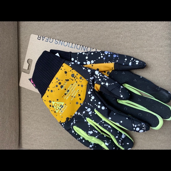 nike acg shield gloves